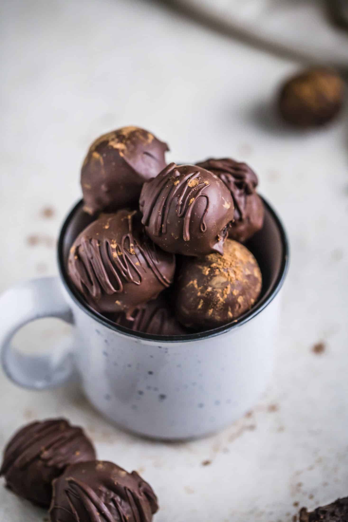 The easiest oreo ball recipe ever! I love oreo balls. One package of oreos and one block of cream cheese come together to create quick and easy truffles! I howsweeteats.com #oreo #balls