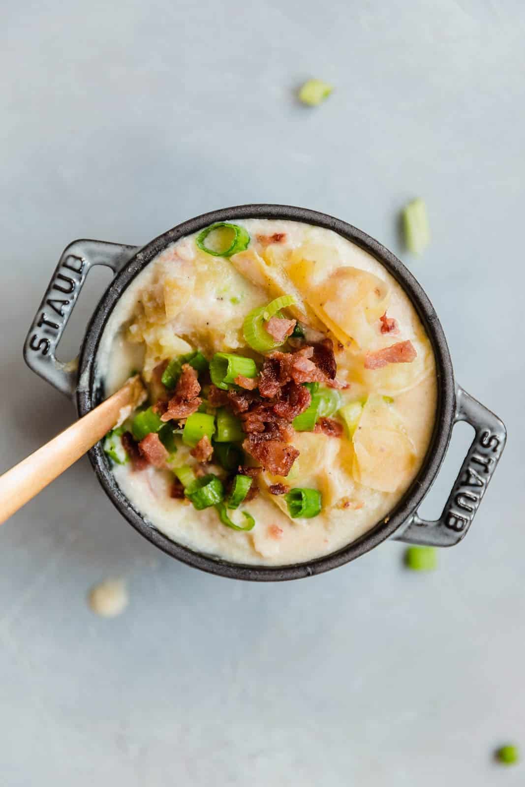 loaded baked potato soup I howsweeteats.com