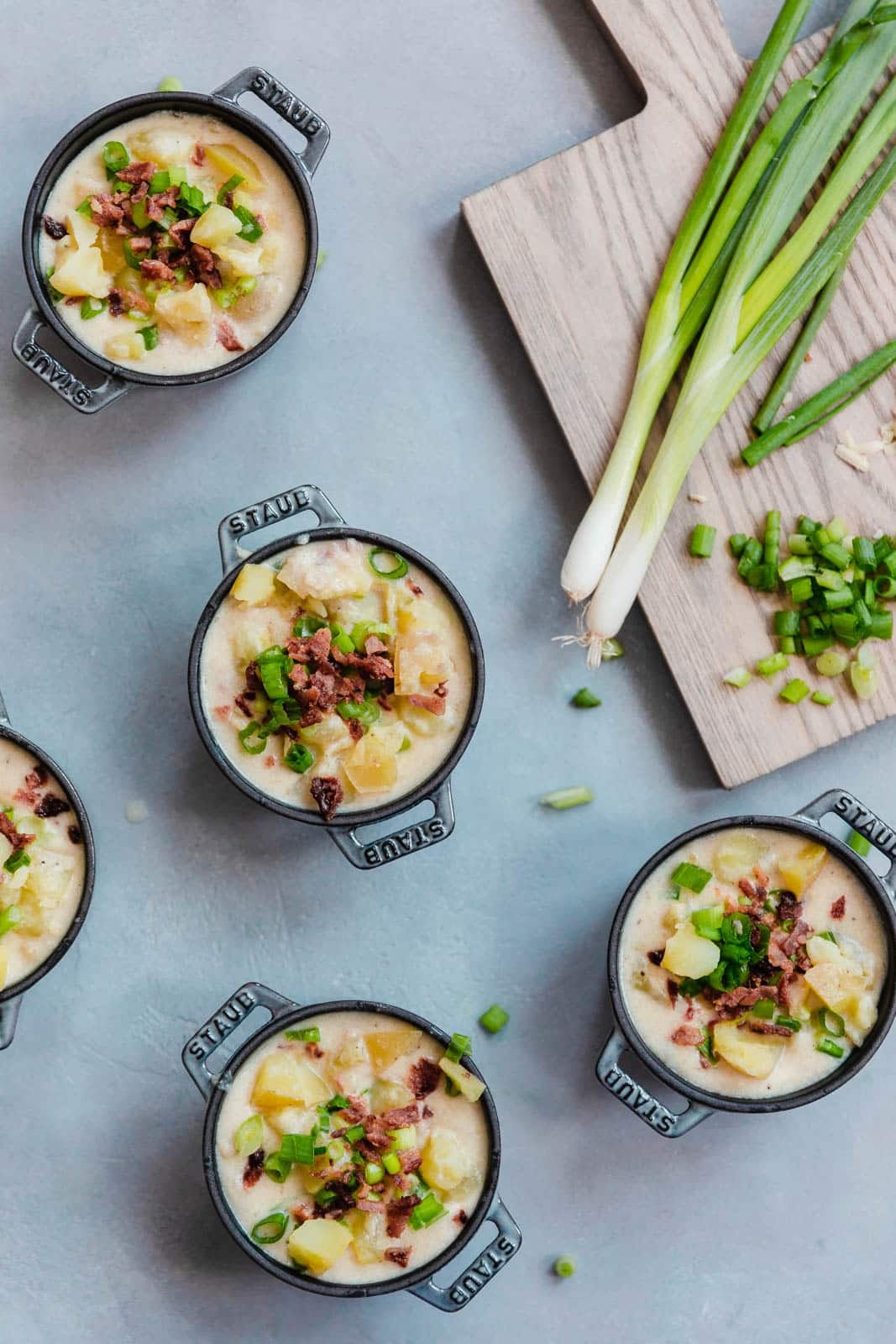loaded baked potato soup I howsweeteats.com