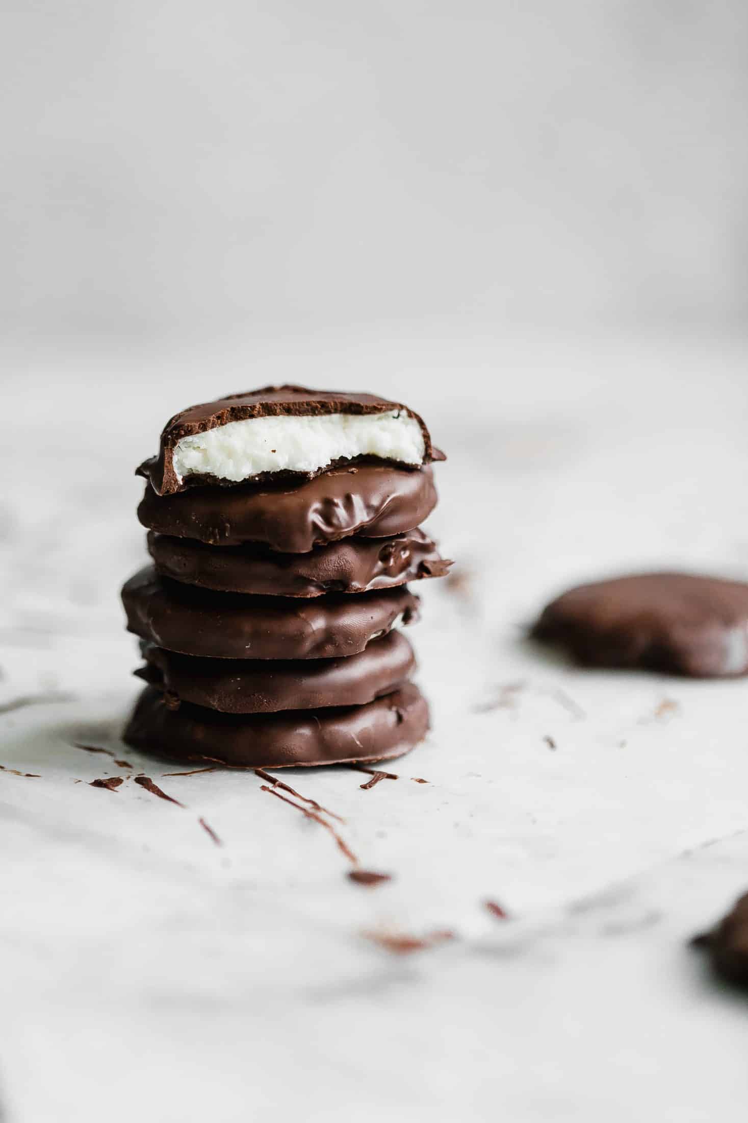 homemade peppermint patties I howsweeteats.com #christmas #holidays #peppermint #chocolate