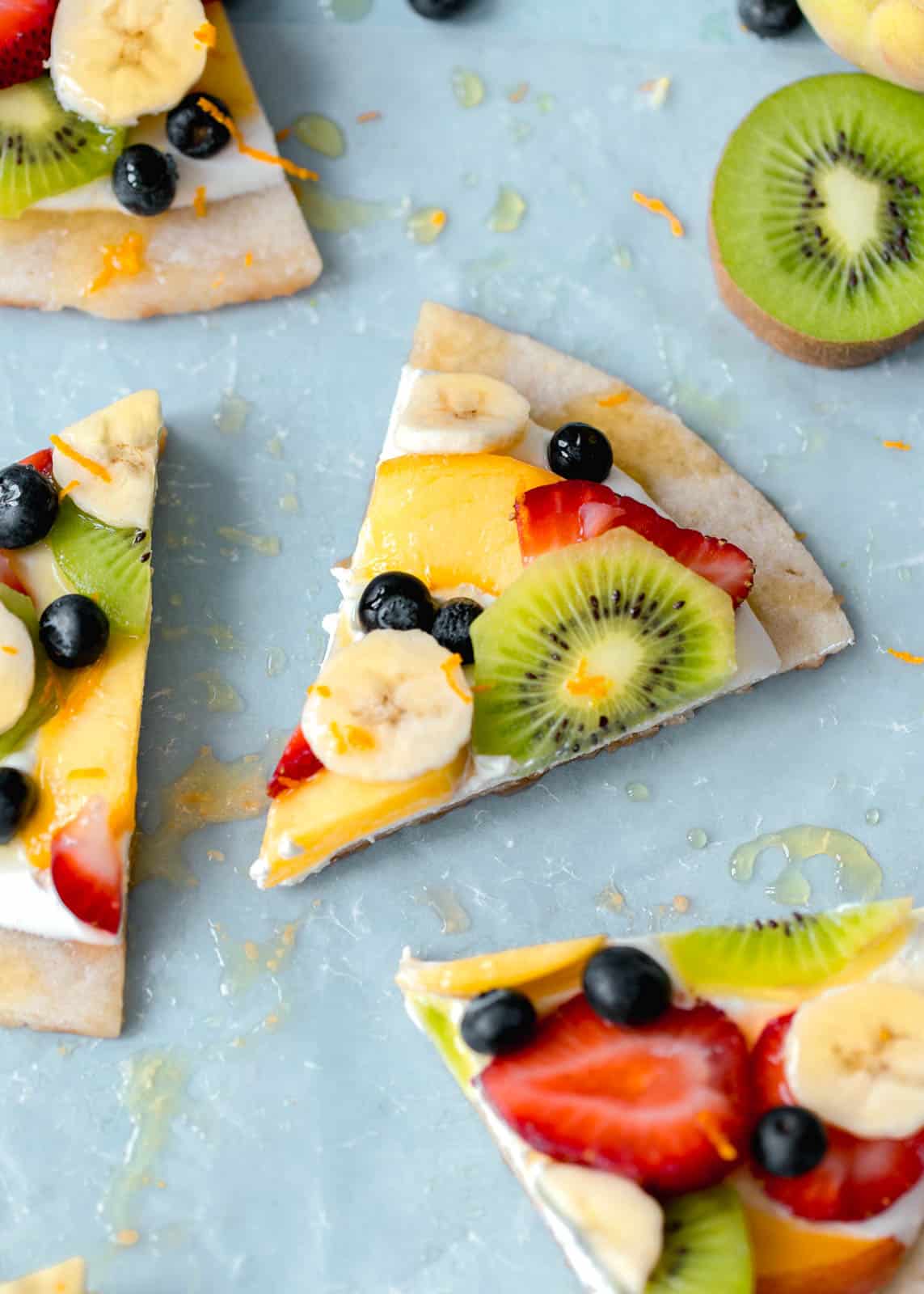 fruit pizza on a sugar cookie crust I howsweeteats.com