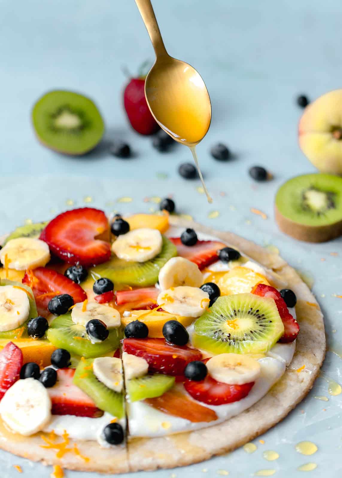 fruit pizza on a sugar cookie crust I howsweeteats.com