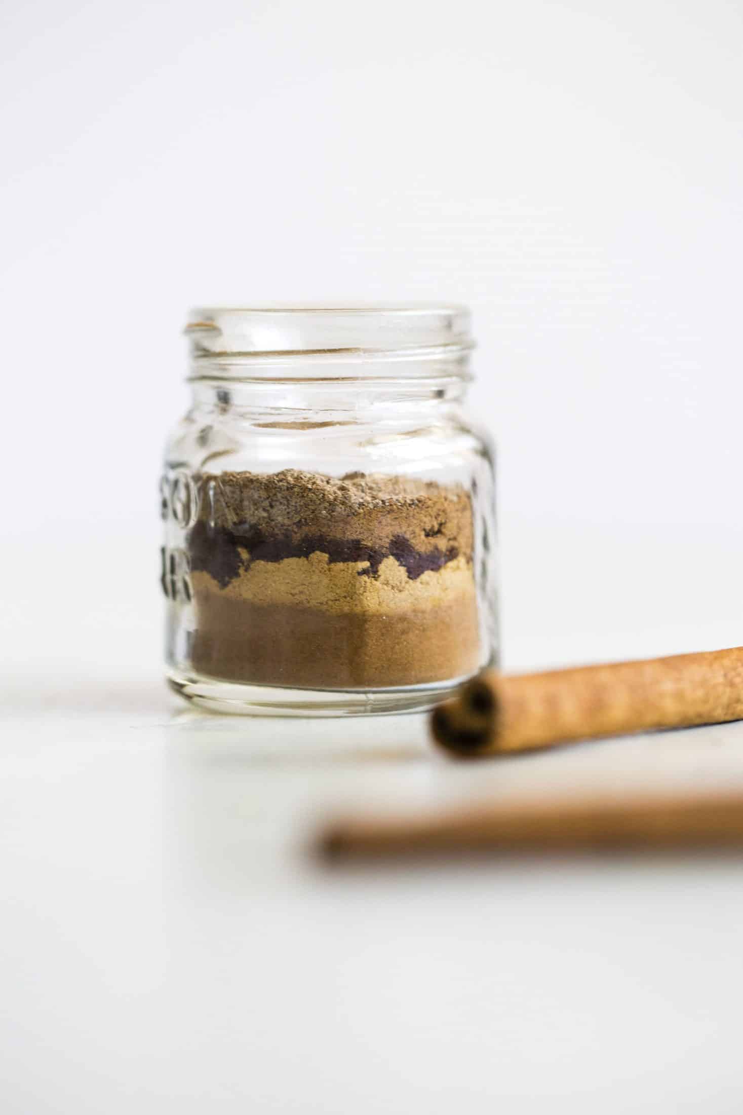 Here is exactly how you make your own homemade pumpkin pie spice! Blend together a few spices and you won't have to buy a jar ever again! It's economical, fun and you can decide how flavorful you want your pumpkin pie spice! I howsweeteats.com #pumpkin #pie #spice