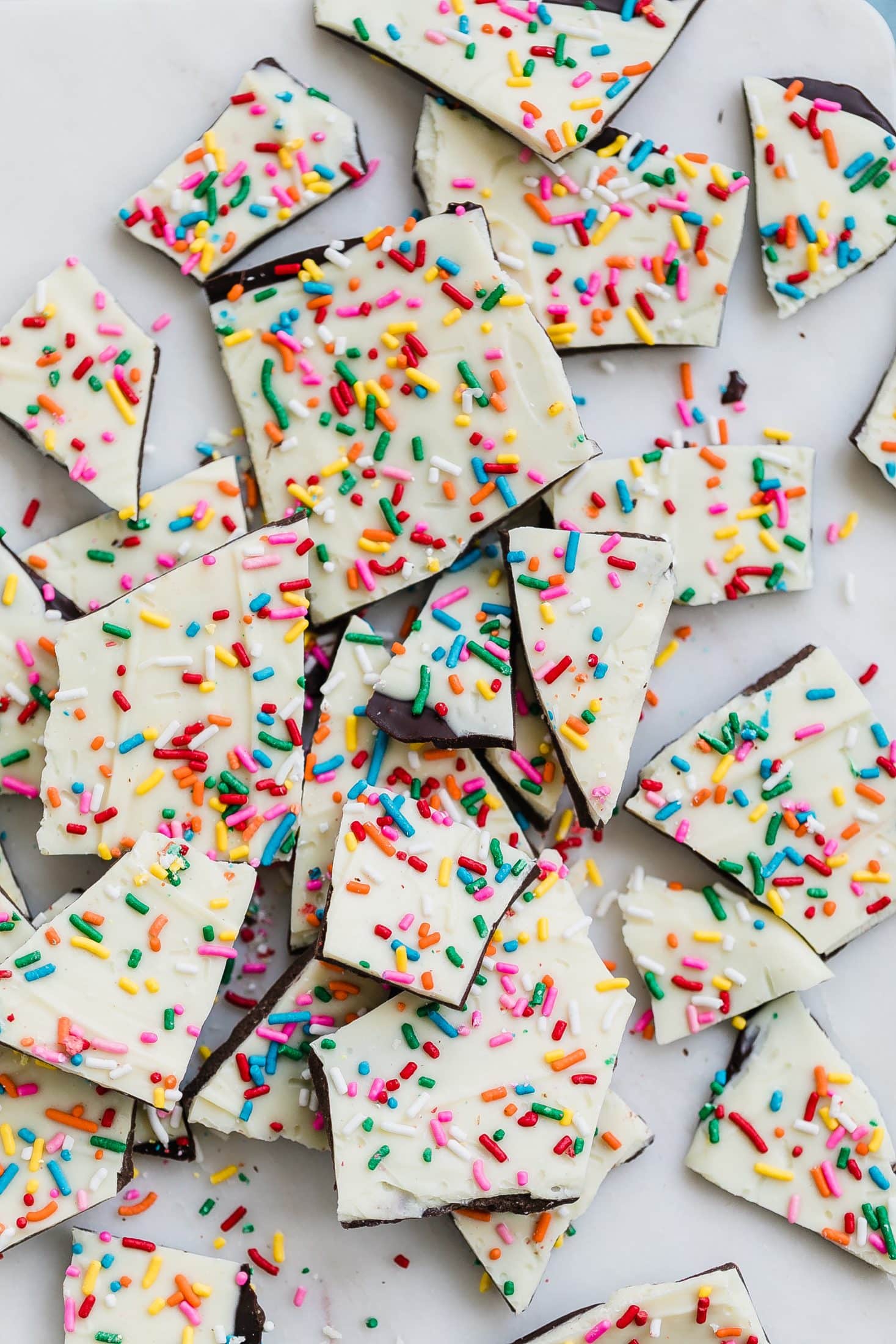 cake batter chocolate bark I howsweeteats.com #cakebatter #chocolate #bark #desserts #christmas