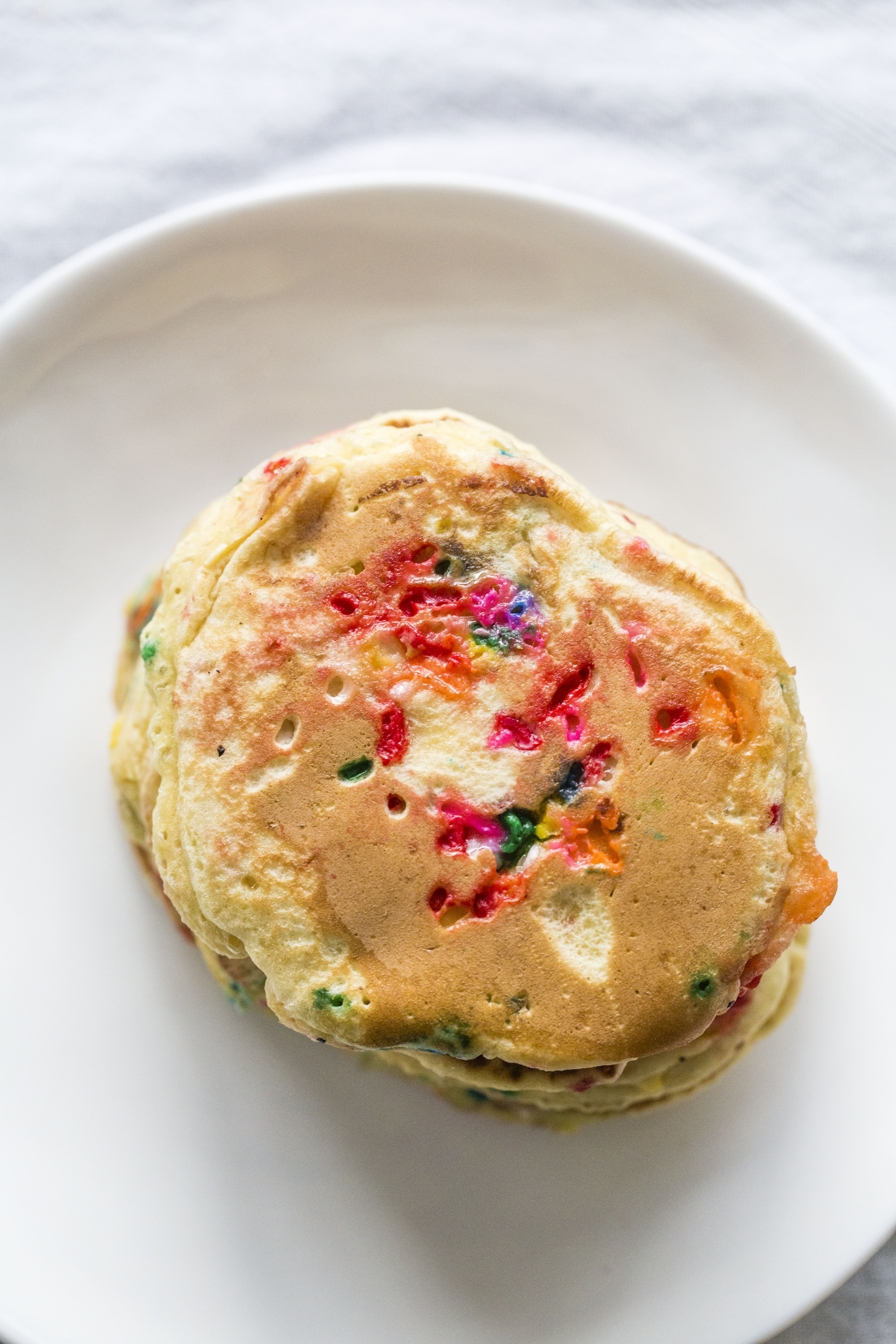 cake batter pancakes I howsweeteats.com #cakebatter #pancakes #breakfast #sprinkles #funfetti