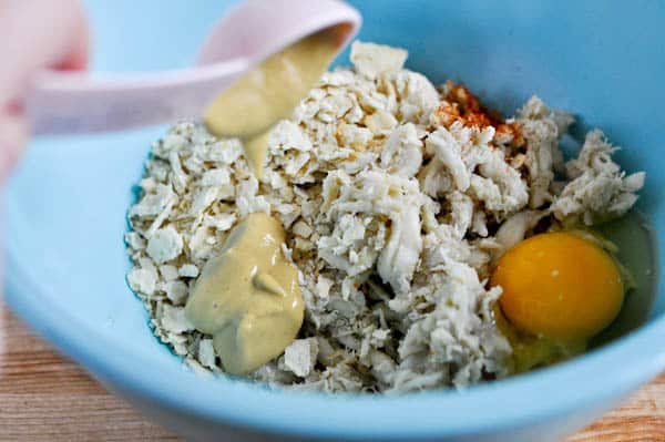 Simple Light Crab Cakes I howsweeteats.com Simple Light Crab Cakes I howsweeteats.com