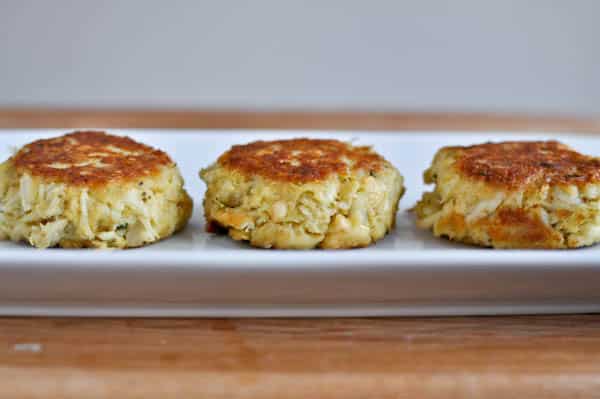 Simple Light Crab Cakes I howsweeteats.com Simple Light Crab Cakes I howsweeteats.com