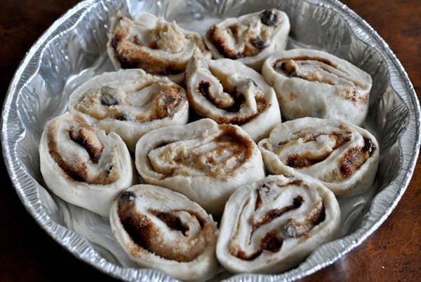 Chocolate Chip Cookie Dough Stuffed Cinnamon Rolls I howsweeteats.com Chocolate Chip Cookie Dough Stuffed Cinnamon Rolls I howsweeteats.com