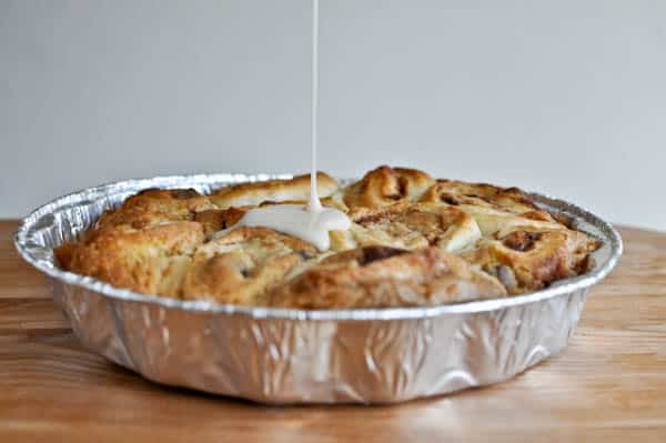 Chocolate Chip Cookie Dough Stuffed Cinnamon Rolls I howsweeteats.com Chocolate Chip Cookie Dough Stuffed Cinnamon Rolls I howsweeteats.com