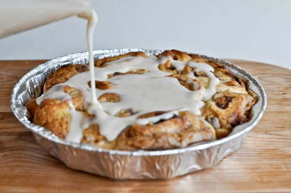 Chocolate Chip Cookie Dough Stuffed Cinnamon Rolls I howsweeteats.com Chocolate Chip Cookie Dough Stuffed Cinnamon Rolls I howsweeteats.com