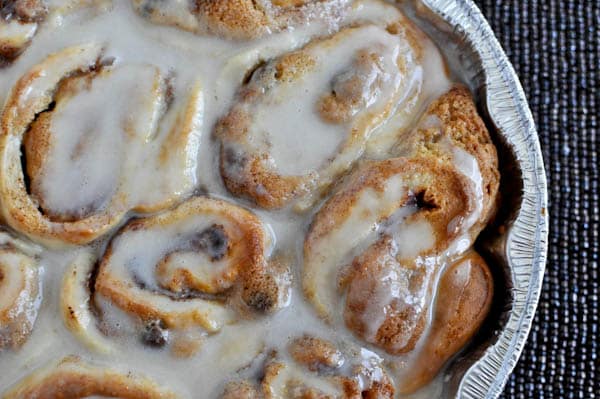 Chocolate Chip Cookie Dough Stuffed Cinnamon Rolls I howsweeteats.com Chocolate Chip Cookie Dough Stuffed Cinnamon Rolls I howsweeteats.com