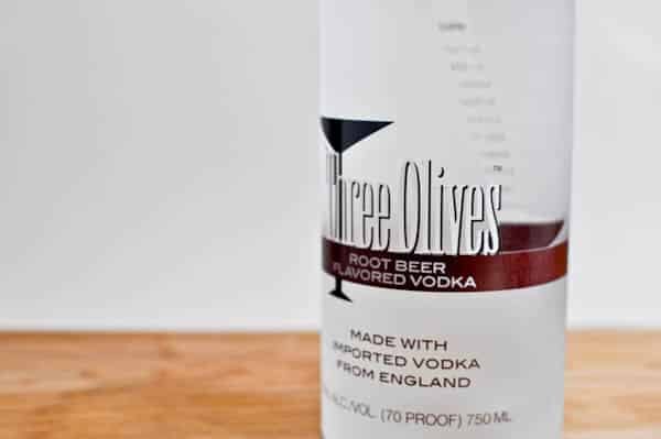 Root Beer Floats with Homemade Hot Fudge I howsweeteats.com Root Beer Floats with Homemade Hot Fudge I howsweeteats.com