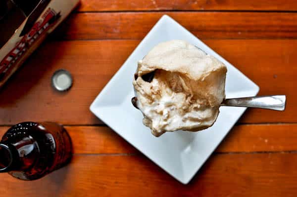 Root Beer Floats with Homemade Hot Fudge I howsweeteats.com Root Beer Floats with Homemade Hot Fudge I howsweeteats.com