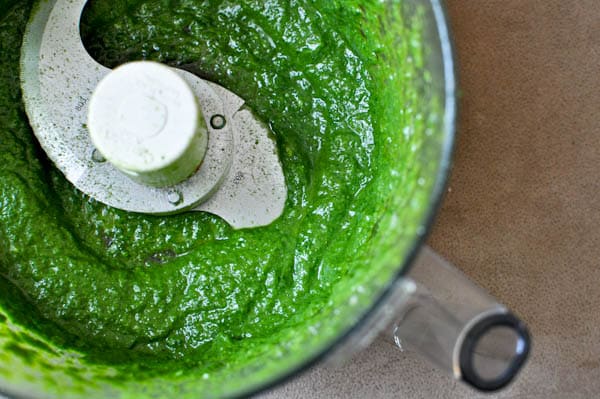 Crispy Shrimp Pasta with Arugula Pesto Cream Sauce I howsweeteats.com Crispy Shrimp Pasta with Arugula Pesto Cream Sauce I howsweeteats.com