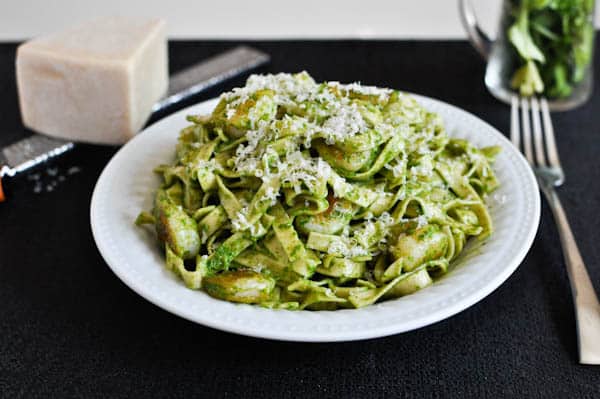 Crispy Shrimp Pasta with Arugula Pesto Cream Sauce I howsweeteats.com Crispy Shrimp Pasta with Arugula Pesto Cream Sauce I howsweeteats.com