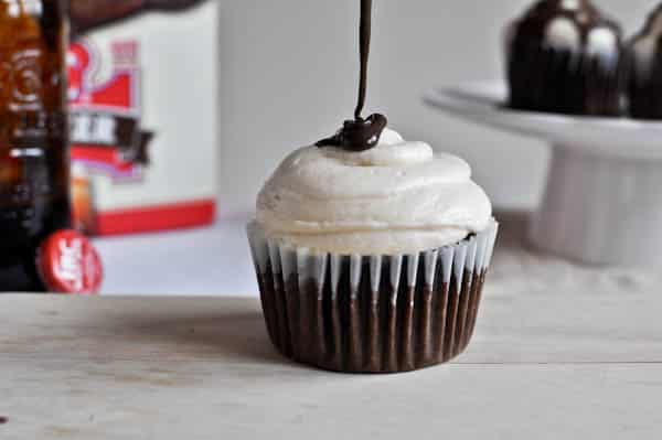 Hot Fudge Root Beer Float Cupcakes I howsweeteats.com Hot Fudge Root Beer Float Cupcakes I howsweeteats.com