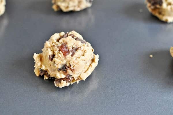 Chewy Peanut Butter Cookies with Chocolate Candied Bacon I howsweeteats.com Chewy Peanut Butter Cookies with Chocolate Candied Bacon I howsweeteats.com