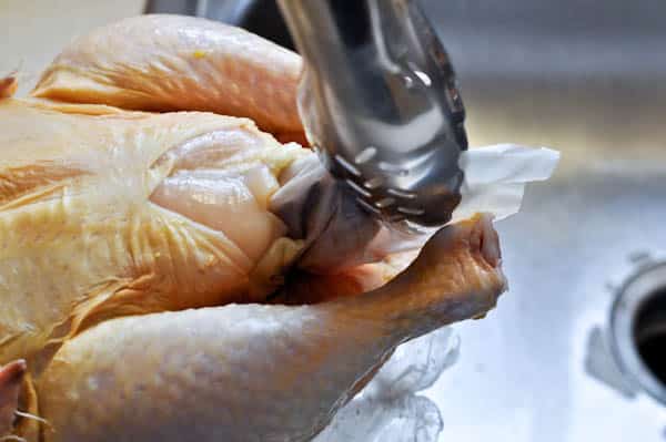 How to Roast a Chicken I howsweeteats.com How to Roast a Chicken I howsweeteats.com