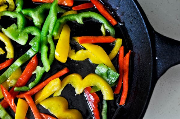 Skillet Chicken with Peppers and Peanuts I howsweeteats.com Skillet Chicken with Peppers and Peanuts I howsweeteats.com