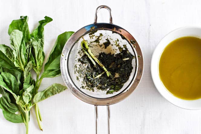 Quick Caprese Quinoa with Homemade Basil Oil I howsweeteats.com Quick Caprese Quinoa with Homemade Basil Oil I howsweeteats.com