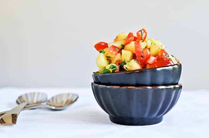 Coconut Baked Shrimp with Pineapple Peach Salsa I howsweeteats.com Coconut Baked Shrimp with Pineapple Peach Salsa I howsweeteats.com