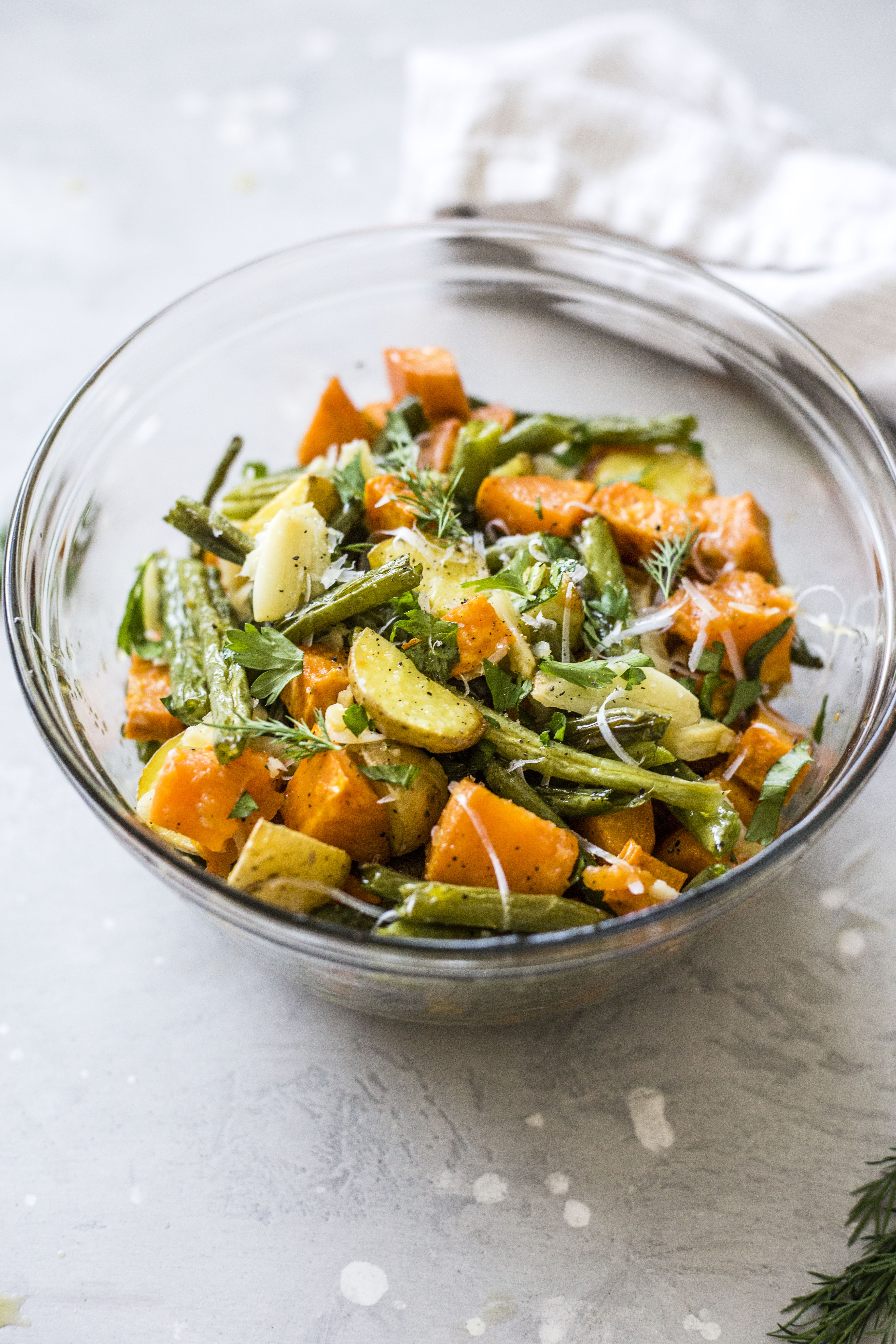 roasted potato salad (mayo-free!) I howsweeteats.com #potato #salad #sidedish #greenbeans