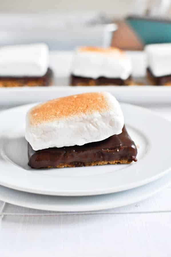 No-Bake S'mores Bars I howsweeteats.com No-Bake S'mores Bars I howsweeteats.com