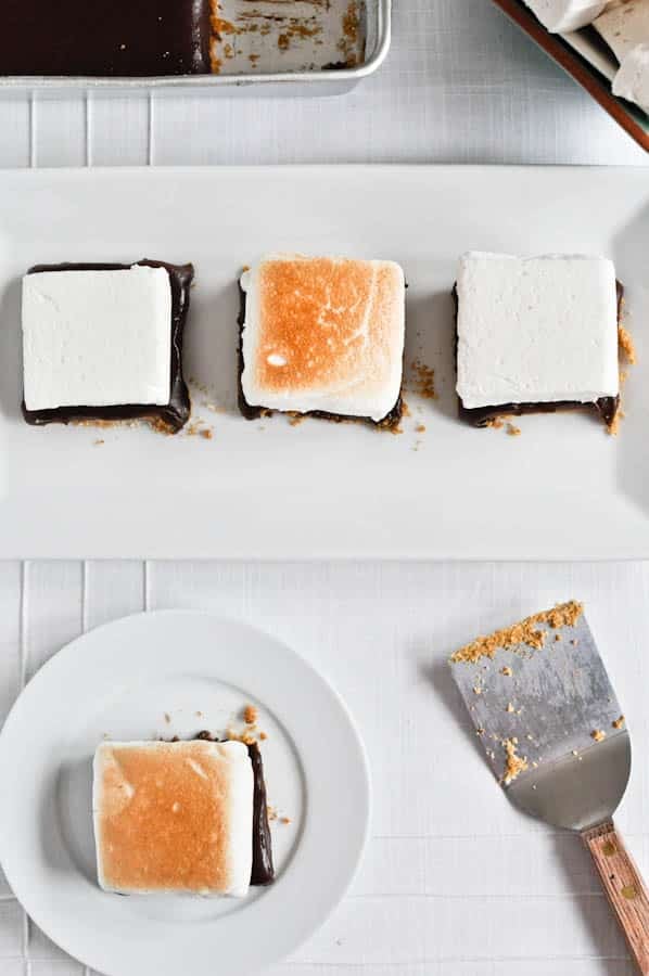 No-Bake S'mores Bars I howsweeteats.com No-Bake S'mores Bars I howsweeteats.com