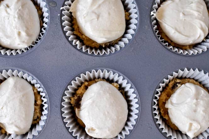 Chewy Chocolate Chip Cookie Bottomed Vanilla Cupcakes I howsweeteats.com Chewy Chocolate Chip Cookie Bottomed Vanilla Cupcakes I howsweeteats.com