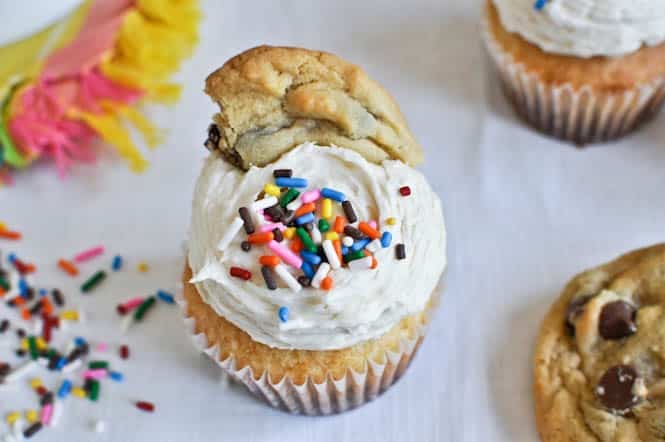 Chewy Chocolate Chip Cookie Bottomed Vanilla Cupcakes I howsweeteats.com Chewy Chocolate Chip Cookie Bottomed Vanilla Cupcakes I howsweeteats.com