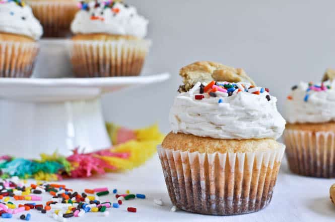 Chewy Chocolate Chip Cookie Bottomed Vanilla Cupcakes I howsweeteats.com Chewy Chocolate Chip Cookie Bottomed Vanilla Cupcakes I howsweeteats.com