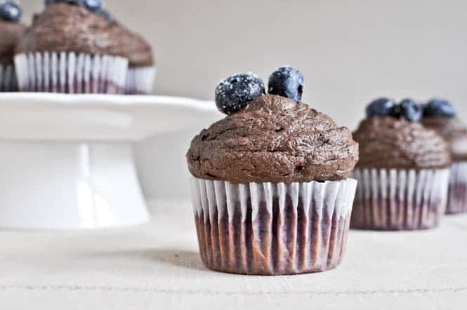 Roasted Blueberry Cupcakes with Chocolate Fudge Frosting I howsweeteats.com Roasted Blueberry Cupcakes with Chocolate Fudge Frosting I howsweeteats.com