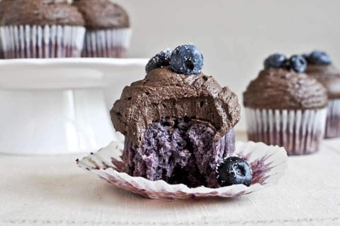 Roasted Blueberry Cupcakes with Chocolate Fudge Frosting I howsweeteats.com Roasted Blueberry Cupcakes with Chocolate Fudge Frosting I howsweeteats.com