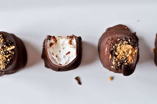 Homemade Smashing S'mores I howsweeteats.com Homemade Smashing S'mores I howsweeteats.com