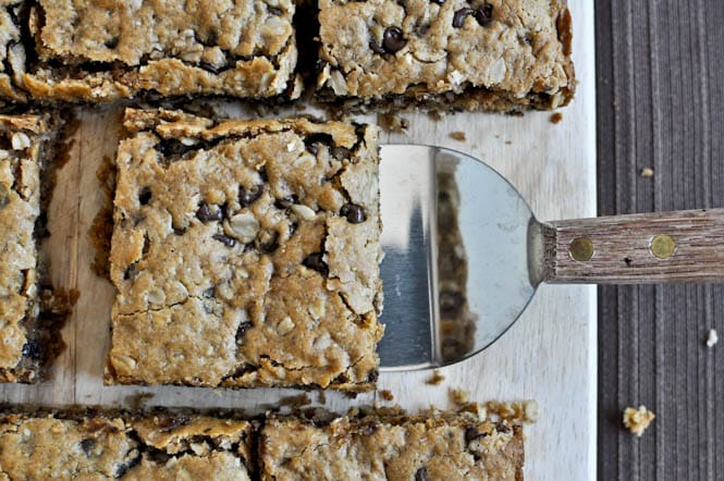 Oatmeal Peanut Butter Snack Squares I howsweeteats.com Oatmeal Peanut Butter Snack Squares I howsweeteats.com