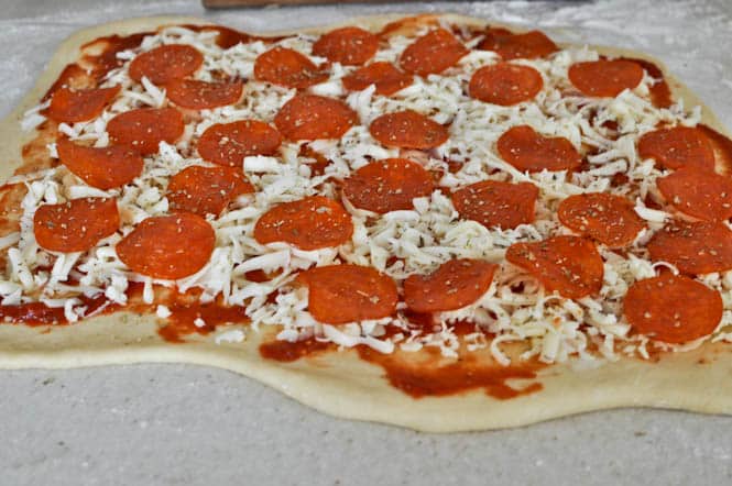 Pizza Swirl Bread I howsweeteats.com Pizza Swirl Bread I howsweeteats.com