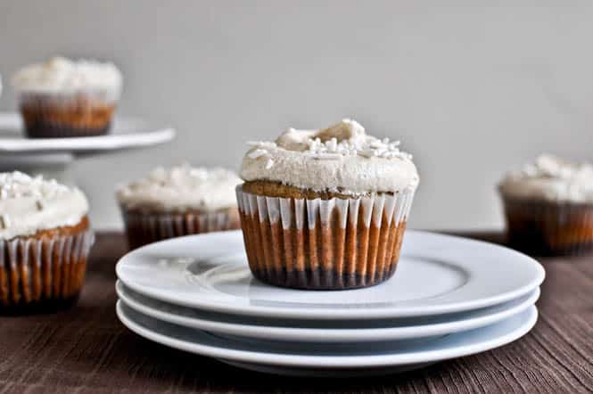 Brownie Banana Bread Cupcakes with Brown Sugar Frosting I howsweeteats.com Brownie Banana Bread Cupcakes with Brown Sugar Frosting I howsweeteats.com