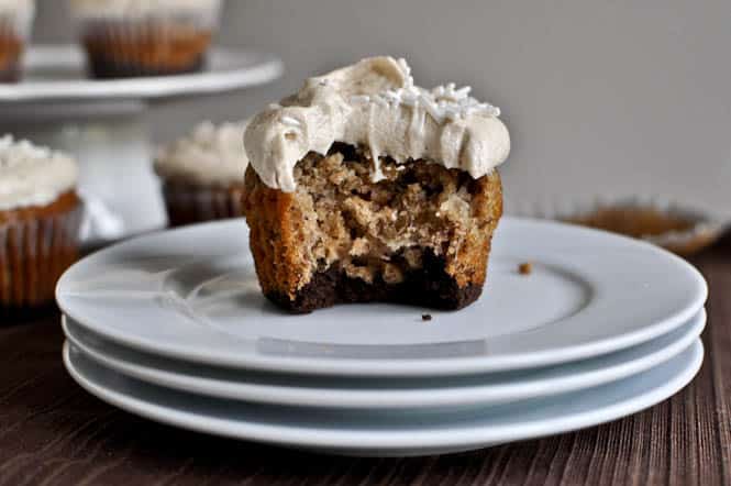 Brownie Banana Bread Cupcakes with Brown Sugar Frosting I howsweeteats.com Brownie Banana Bread Cupcakes with Brown Sugar Frosting I howsweeteats.com