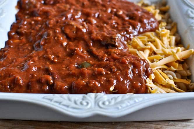 Cheddar Chili Cornbread Pasta Bake I howsweeteats.com Cheddar Chili Cornbread Pasta Bake I howsweeteats.com