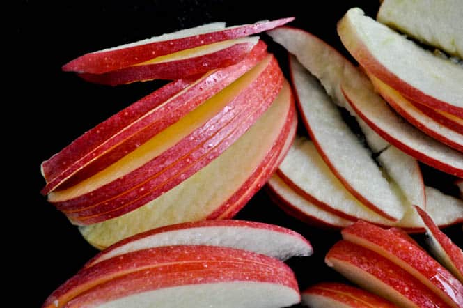 Whole Wheat Autumn Apple Pizza I howsweeteats.com Whole Wheat Autumn Apple Pizza I howsweeteats.com