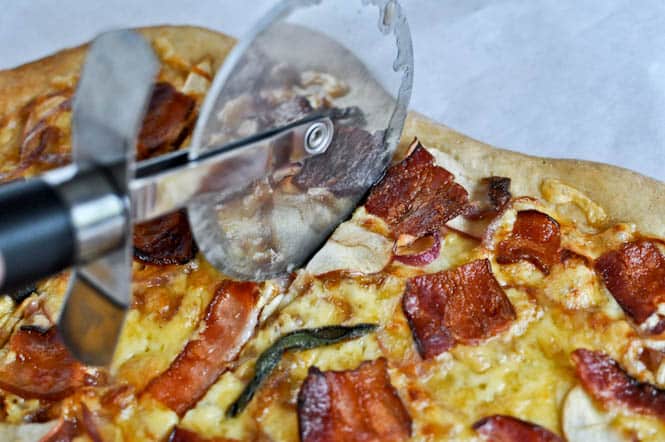 Whole Wheat Autumn Apple Pizza I howsweeteats.com Whole Wheat Autumn Apple Pizza I howsweeteats.com