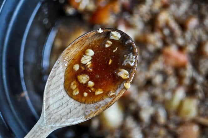Crockpot Caramel Apple Crumble I howsweeteats.com Crockpot Caramel Apple Crumble I howsweeteats.com