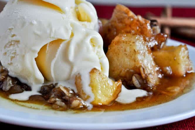 Crockpot Caramel Apple Crumble I howsweeteats.com Crockpot Caramel Apple Crumble I howsweeteats.com