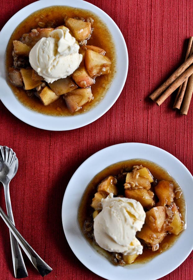 Crockpot Caramel Apple Crumble I howsweeteats.com Crockpot Caramel Apple Crumble I howsweeteats.com