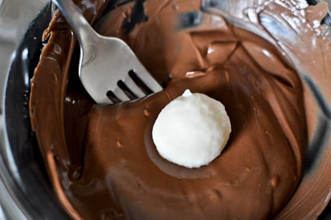 Gooey Chocolate Coconut Truffles I howsweeteats.com Gooey Chocolate Coconut Truffles I howsweeteats.com