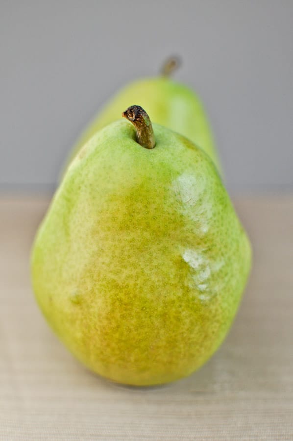 Pomegranate Pear Crumble Cups I howsweeteats.com Pomegranate Pear Crumble Cups I howsweeteats.com