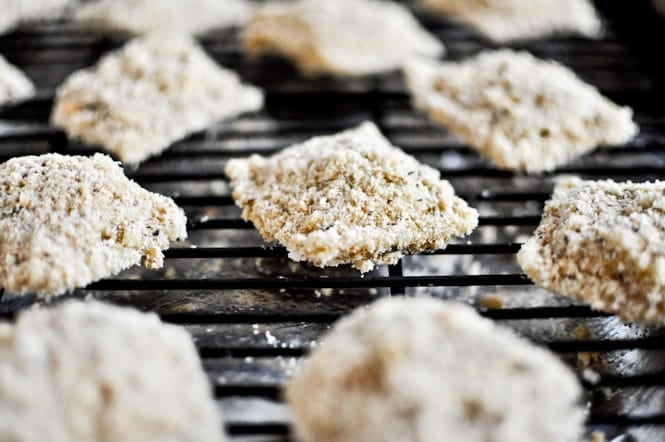 Crunchy Oven-Fried Cheese Ravioli I howsweeteats.com Crunchy Oven-Fried Cheese Ravioli I howsweeteats.com