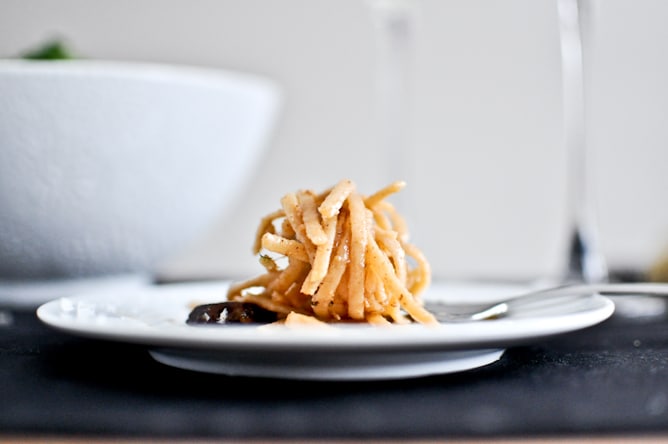 Brown Butter Parmesan Chicken Linguine I howsweeteats.com Brown Butter Parmesan Chicken Linguine I howsweeteats.com