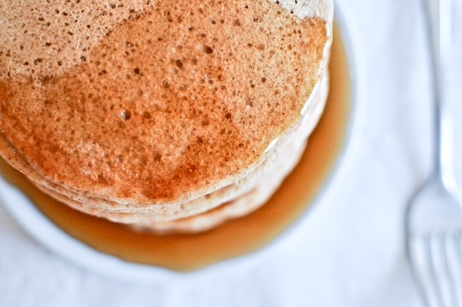 Greek Yogurt Pancakes I howsweeteats.com Greek Yogurt Pancakes I howsweeteats.com