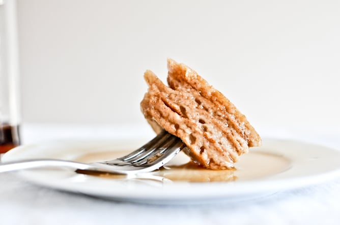 Greek Yogurt Pancakes I howsweeteats.com Greek Yogurt Pancakes I howsweeteats.com